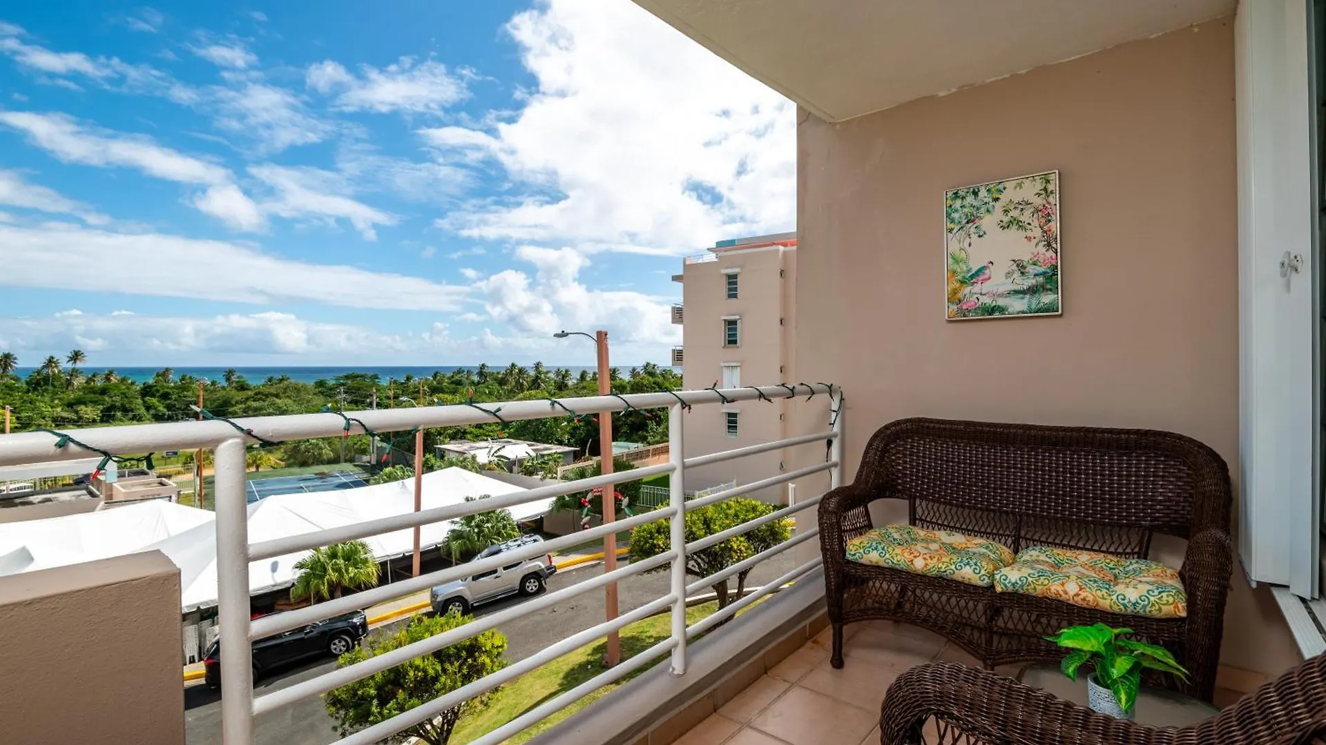 Tropical Villa Ocean View의 연락처